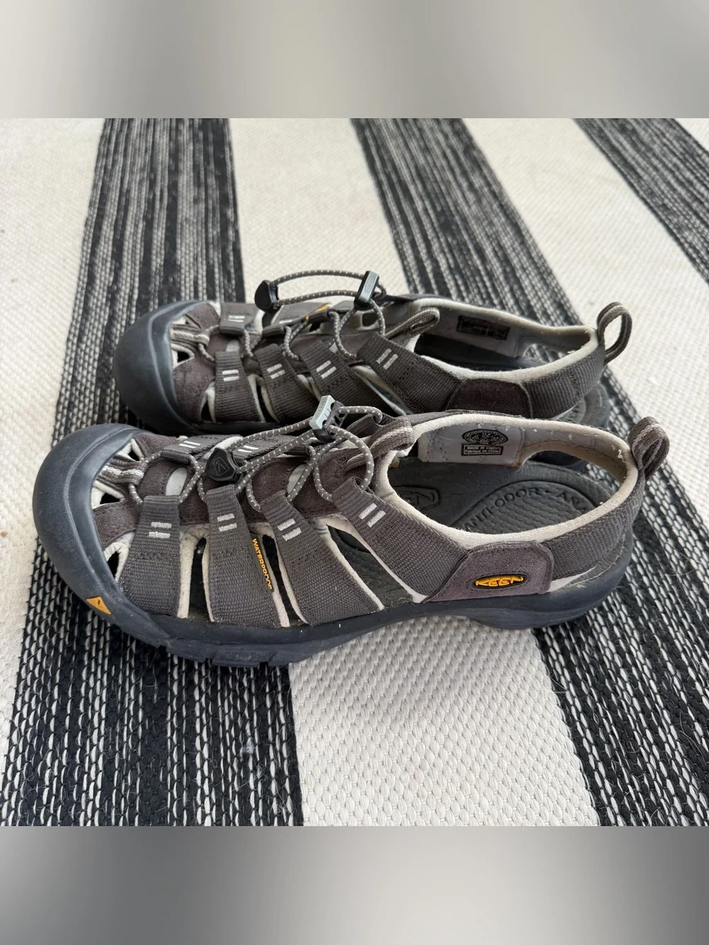 KEEN Sandals Men's Dark Gray/ Brown Whisper Outdoor Sandals Size 11.5